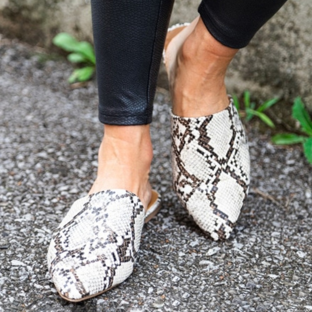 IVORY SNAKE PRINT POINTY TOE SLIP ON FLAT MULES - Picture 2 of 2